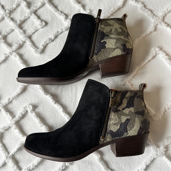 • NIB! • Lucky brand Basel camo army black ankle boots booties - Picture 2 of 7